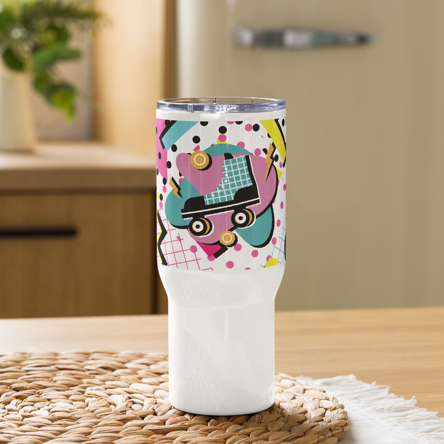 Travel mug with a handle