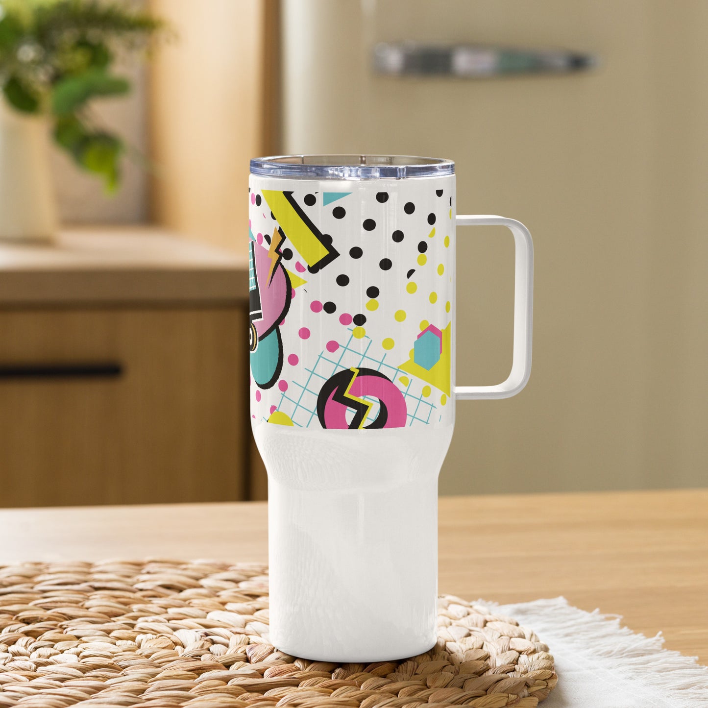 Travel mug with a handle