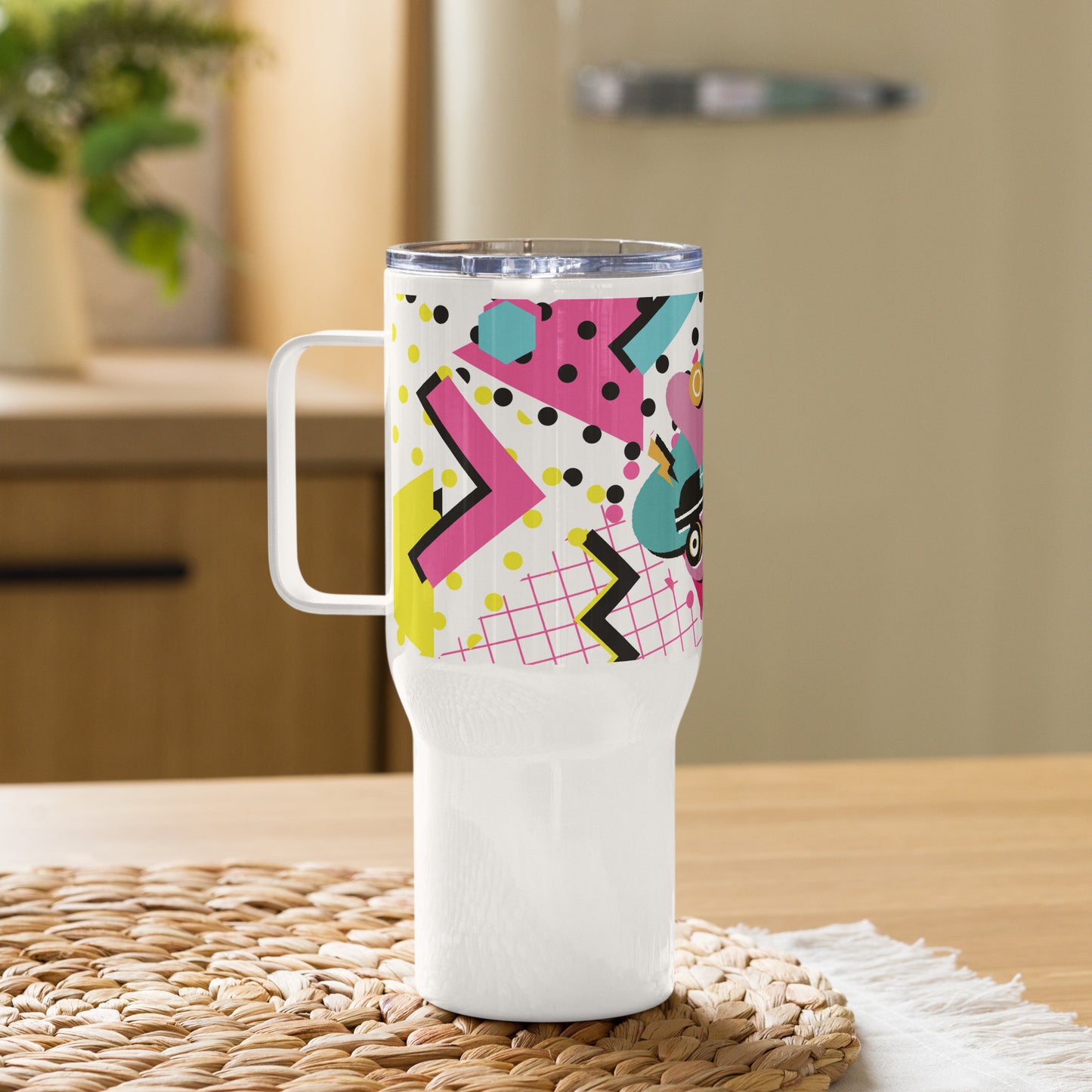Travel mug with a handle